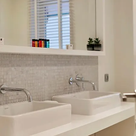 With 1 Parking At 100 Meters From Beach קנוקה-הייסט